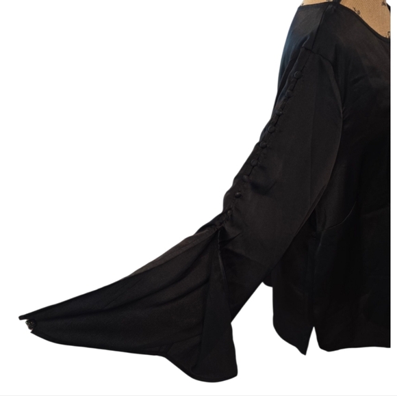 CARMEN‎ MARC VALVO Black Satin Button Sleeve Split Flare Bell Long Sleeve Top 2X - Picture 2 of 5